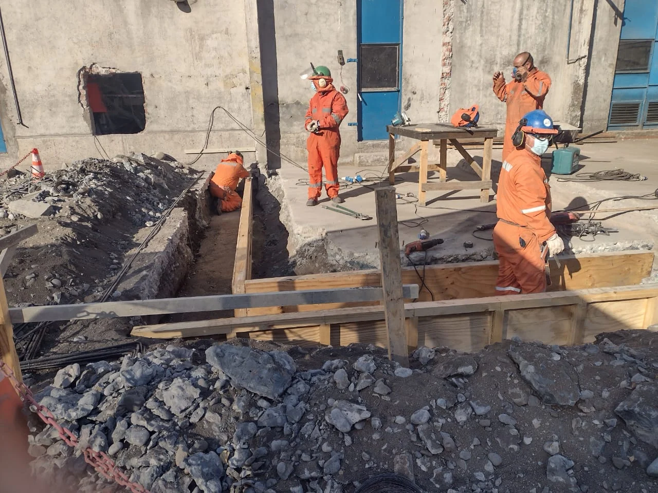 Demolición y excavación de fundaciones.