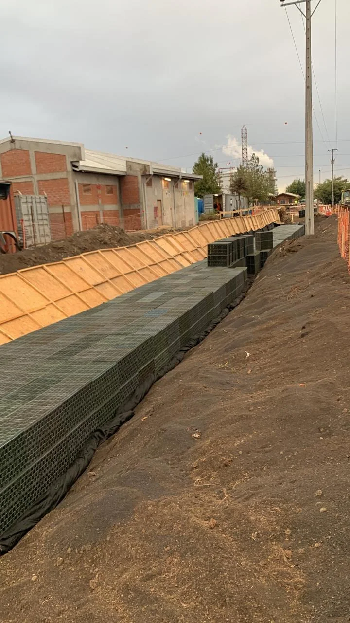 Instalación de cubos drenantes.